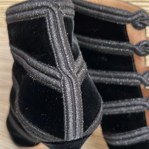 90% Off GIANVITO ROSSI Embroidered Black Velvet Button Bootie Womens 39 8 8.5 - Picture 12 of 17